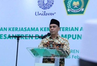 Wamenag saat memberi sambutan di Pesantren As-Shiddiqiyah, Jakarta pada Kamis (15/2/24)