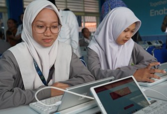 Ilustrasi siswi madrasah aliyah