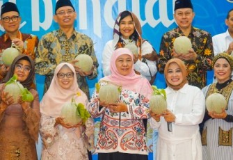Ketum IKA UNAIR, Khofifah Indar Parawansa melaksanakan halal bihalal dengan keluarga besar Universitas Airlangga