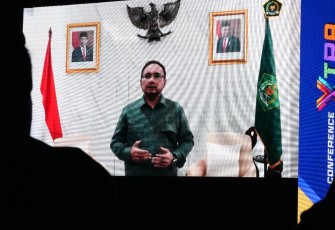 Menteri Agama Yaqut Cholil Qoumas saat memberikan arahan melalui video pada Conference Xtra di Surabaya, Selasa (13/8/2024).