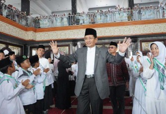 Menag Nasaruddin Umar menghadiri wisuda santri hafal juz 30 Al Qur'an di Jombang, Minggu (22/12)