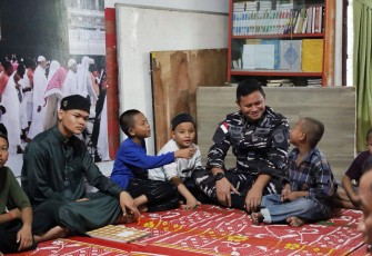 Danlanal Dumai Kolonel Laut (P) Boy Yopi Hamel Kunjungi Panti Asuhan di Dumai 