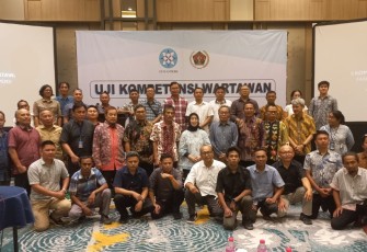Foto Bersama Peserta dan Panitia Serta Penguji UKW
