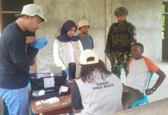 Satgas Yonif 642/Kps Berikan Yankes Malaria Dikampung Kalibiru