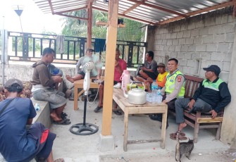 Anggota Bhabinkamtibmas Polsek Belitang III Terus Giat Melaksanakan Sambang Didesa Binaannya