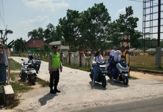 Polsek Belitang III  Giat Lakukan Pengaturan Lalulintas 