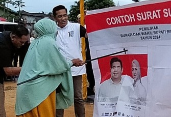 Masyarakat Sebong Lagoi Hadiri Kampanye Roby-Deby di Lapangan Sepak Bola