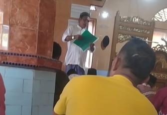 Pengurus Kampung Keluarkan Warganya dari Adat Gara-Gara Turut campur Masalah Pendidikan Anak