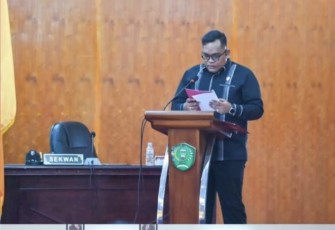 Ketua Fraksi PDI Perjuangan Muhammad Fajar Dalimunthe, S.H, M.H saat menyampaikan padangan umum Fraksi rapat paripurna Rancangan Peraturan Daerah Tentang Anggaran dan Pendapatan Daerah ( APBD  ) Kota Padangsidimpuan Tahun 2025, Selasa (17/12/2024)