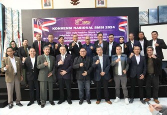  Ketua Umum Forum Pemred Media Siber Indonesia (SMSI), Dar Edi Yoga, didampingi Sekretaris Jenderal Penerus Bonar Karo-Karo