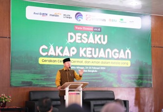 Gubernur Bengkulu Rohidin Mersyah sebagai Keynote Speaker dalam seminar nasional Desaku Cakap Keuangan di Balai Pelatihan Kesehatan (Bapelkes) Bengkulu, Minggu (25/2/2024)