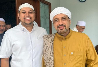 Rabithah Alawiyah Habib Taufiq bin Abdul Qodir Assegaf dan Ketua Departemen Hukum dan Legal, Ahmad Ramzy Ba'abud 