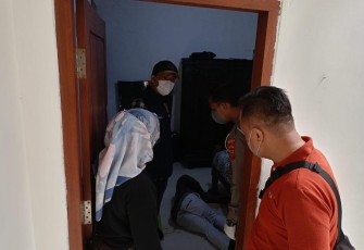 Pasca ditemukan, posisi mayat terlentang di lantai kamarnya, Jumat, 2 Februari 2024.