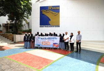 Humas BP Batam saat Terima Kunjungan Tim Ekskul Jurnalistik SMA IT Imam Syafi'i