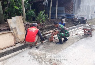 Serma Sunarwan adalah salah satu anggota Kodim 0802/Ponorogo yang bertugas di Koramil Tipe B 0802/04 Siman dan sehari hari menjabat sebagai Bati Wanwil di Koramil tersebut, Kamis (07/03/2024)