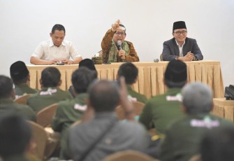 Mendes PDTT Abdul Halim Iskandar saat berdiskusi dengan Para Pendamping Desa se-Kabupaten Pamekasan, Sabtu (20/1/2024) kemarin.