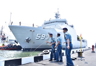 KRI Banda Aceh-593 Sukseskan Dukungan Angkatan Laut Pasukan ke IKN 