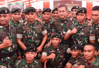 Kepala Staf Angkatan Darat (Kasad), Jenderal TNI Maruli Simanjuntak, M.Sc., memberikan pengarahan kepada prajurit dan PNS jajaran Korem 131/Santiago di Aula Markas Korem, Manado, Jumat (13/9/2024)