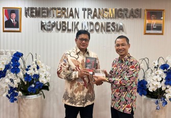Wakil Menteri Menteri Transmigrasi Viva Yoga Mauladi menerima pengurus PATRI DPC Kabupaten Kayong Utara, Kalimantan Barat