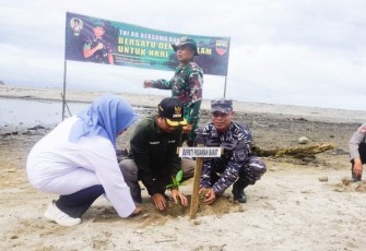 Wabup Risnawanto Bersama Forkopimda Lakukan Penanaman Mangrove Secara Serentak Oleh Jajaran TNI Bukit Barisan 