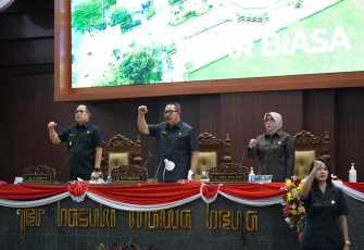 Rapat Paripurna dalam penyampaian laporan pimpinan komisi yang berlangsung di Gedung DPRD Jatim, Rabu, 22 Mei 2024.