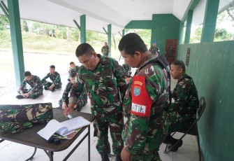 Korem 121/Abw menggelar Latorsar Teritorial Tahun Anggaran 2024, yang bertempat di Lapangan Tembak pistol Korem 121/Abw, Jl. Pangeran Kuning, Sintang, Kalimantan Barat, Senin (12/02/2024)