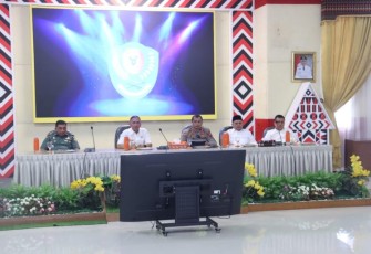 Kapolres Tapanuli Selatan, AKBP Yasir Ahmadi, S.I.K., M.H, turut serta secara aktif dalam proses mediasi untuk menangani konflik antara Koperasi Produsen Tondi Bersama dan PT. SKL. Kegiatan mediasi dilakukan di Aula Kantor Bupati Tapsel dalam upaya menemukan solusi damai untuk permasalahan yang tengah berlangsung, Rabu, (24/01/2024)