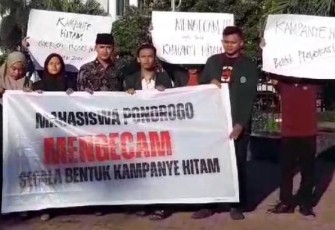 Aliansi Mahasiswa Ponorogo secara tegas menggelar aksi damai deklarasi Pemilu tanpa Kampanye Hitam Dan Berita Hoax, Selasa (16/1)