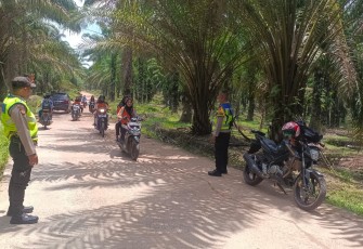 Jaga Ketertiban dan Keamanan Masyarakat Polsek Belitang III Terus Giat Adakan Patroli Dititik Rawan Terjadi Kejahatan