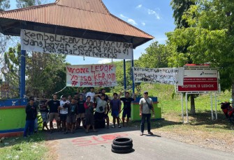 Akses Jalan Diblokir Warga