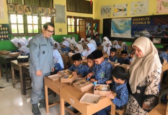 Kepala Bakamla RI Pimpin Makan Siang Bergizi Terhadap 2.500 siswa/i Sekolah di Seluruh Indonesia