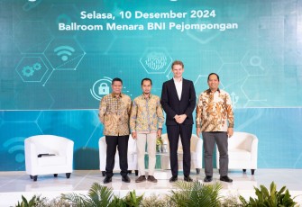 Chief Economist BNI Leo Putera Rinaldy, Analis Kebijakan Ahli Madya, Asisten Deputi Ekonomi Digital, Deputi IV, Kemenko Perekonomian Bayu Anggara Silvatika, Managing Director and Partner Boston Consulting Group Nerijus Zemgulys, dan SEVP Technology and Operations BNI Victor Korompis hadir dalam sesi panel diskusi acara Wholesale Digital Workshop 2024 bertajuk “Digital Ekonomi di Indonesia: Tren, Regulasi, dan Tantangan Keamanan Siber” di Ballroom Menara BNI Pejompongan, Jakarta, Selasa (10/12/2024)