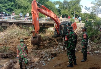  Jembatan Terdampak Banjir Juga Jadi Target Karya Bakti Kodim Ponorogo dan Unsur Terkait