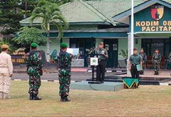 Dandim 0801/Pacitan saat Pimpin Upacara 17 An