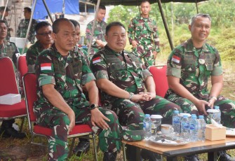 Danrem 121/Abw saat Vidcon Launching Program TNI AD Manunggal Air 2024