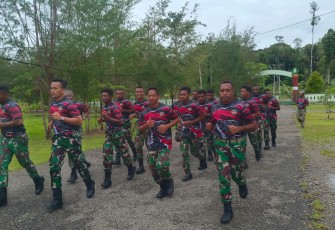Dandim 1715/Yahukimo Bersama Anggota Lakukan Olahraga Bersama Dalam Rangka HUT Kodam XVII/Cenderawasih ke-61