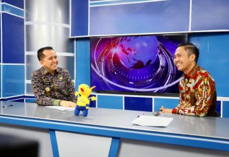 Pj Gubernur Agus Fatoni Jadi Pembawa Berita di TVRI Sumsel 