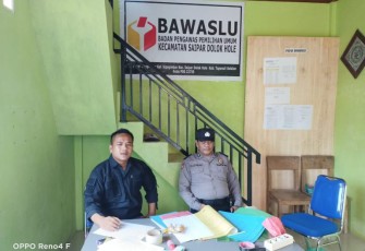 Personel Polsek Saipar Dolok (SD) Hole kembali sambangi Kantor Panwascam, pada Senin (8/1/2024) siang