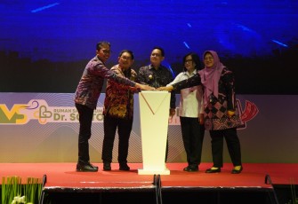 Bertempat di Ballroom Double Tree Hotel Surabaya, PKS itu ditandatangani oleh Direktur RSUD Dr Soetomo Prof. Dr. Cita Rosita Sigit Prakoeswa dan Pemimpin bankjatim Cabang Dr. Soetomo Fenty Rischana K. 
