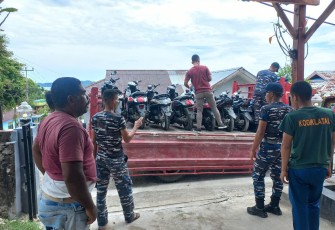 TNI Angkatan Laut (TNI AL) dalam hal ini Pangkalan TNI Angkatan Laut (Lanal) Fakfak berhasil menggagalkan percobaan penyelundupan kendaraan bermotor ilegal di Pelabuhan Fakfak, Kabupaten Fakfak, Papua Barat, Kamis (14/03)