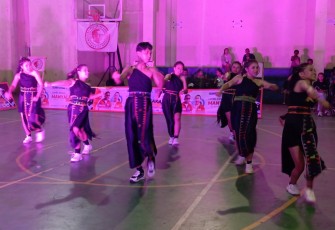 Anak muda Manggarai saat beratraksi dance di Gedung GOR