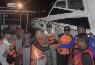 Bakamla RI Evakuasi Long Boat Mati Mesin di Perairan Kota Tual