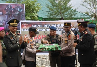 Kodim 1715/Yahukimo Rayakan HUT Ke-79 TNI Bersama Forkopimda dan Masyarakat