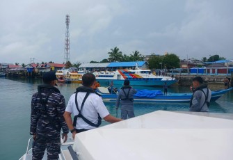 Bakamla RI Serta Tim SAR Gabungan Selamatkan Korban Mati Mesin di Selat Nerong