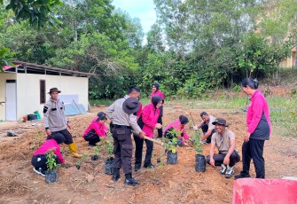 Polsek Kota Polresta Tanjungpinang Buka Lahan Tidur