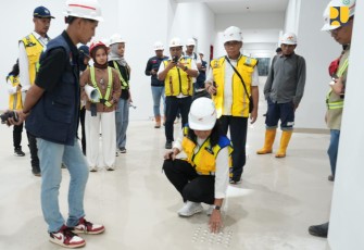 Wakil Menteri Pekerjaan Umum (PU) Diana Kusumastuti meninjau pembangunan Paralympic Training Center di Kabupaten Karanganyar, Jawa Tengah, Sabtu (21/12/2024)