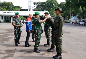 Direktur Umum (Dirum) Akademi Militer, Brigjen TNI Dedy Zulkifli, S.H., memimpin upacara pembukaan Program Kewiraan dalam rangka Pre-Employment Training bagi peserta Pertamina Group