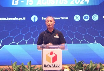 Ketua Bawaslu Jatim, A. Warits, saat meluncurkan, Rumah Data, di Surabaya, Rabu (14/8/2024)