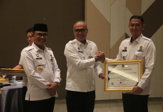 Lembaga Pemasyarakatan (Lapas) Kelas IIA Cilegon berhasil meraih prestasi gemilang. Lapas Cilegon dinobatkan sebagai penerima Piagam Penghargaan Terbaik Ke-I atas hasil telaah Laporan Keuangan Tingkat Unit Akuntasi Kuasa Pengguna Anggaran (UAKPA) lingkup Kantor Wilayah Kementerian Hukum dan HAM Banten, Kamis (18/01)