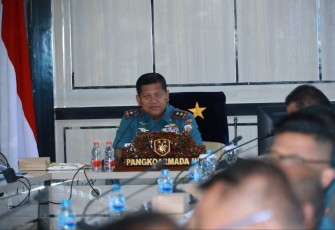 Panglima Komando Armada (Pangkoarmada III) Laksamana Muda TNI Hersan, S.H., M.Si., M.Tr.Opsla menerima paparan Rencana Garis Besar Latihan Kesiapansiagaan Operasi (LKO) Koarmada III T.A 2024 dari Komandan Satuan Udara Koarmada III Kolonel Laut (P) Rivai, selaku Ketua Tim Kelompok Perancang Latihan (KPL)  kegiatan tersebut, yang bertempat di Lobi Mako Koarmada III, Katapop Kabupaten Sorong Papua Barat Daya, Selasa (13/02/24)